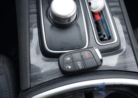 2022 Chrysler 300 Touring z USA, uszkodzony, nr VIN 2C3CCAAG6NH198791